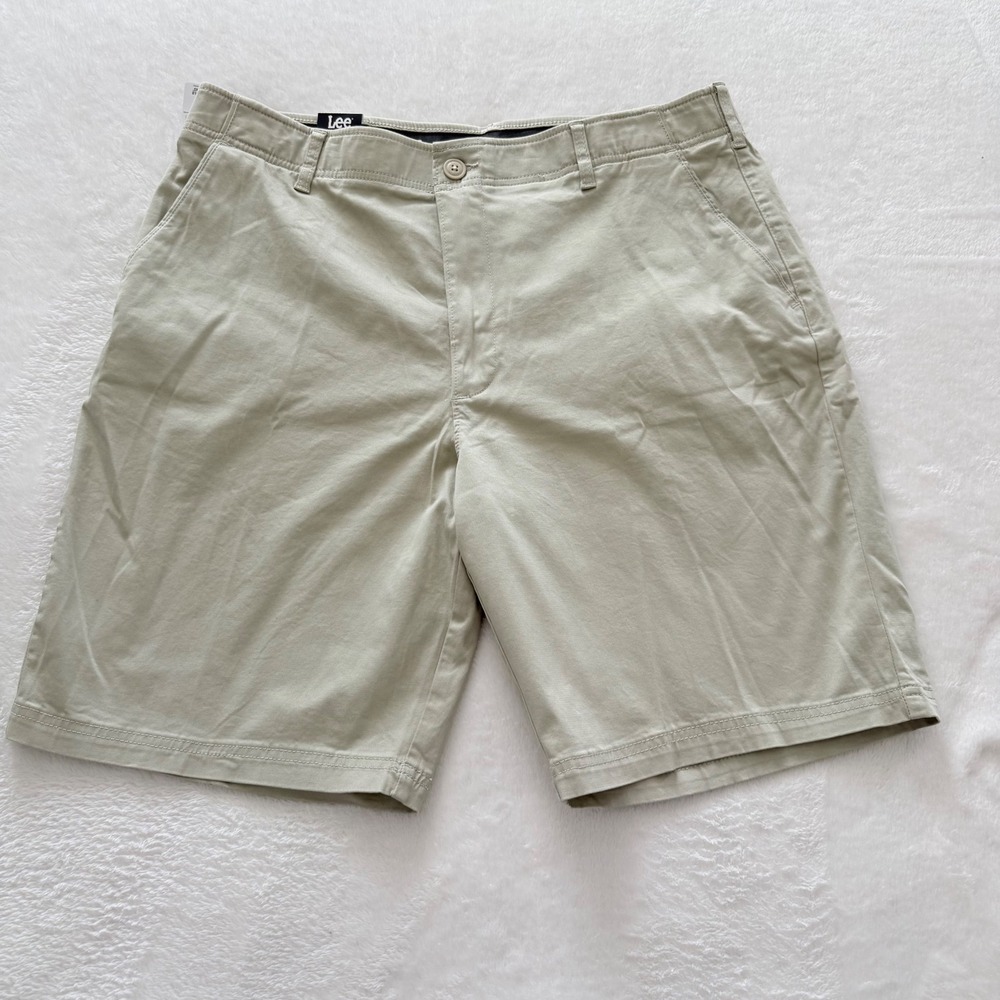 Lee Extreme Motion Shorts Mens 38 Stone Khaki Flat Front Stretch NWT